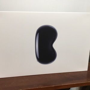 Apple Vision Pro Empty Box And Shopping Bag Only. Please Noted it’s ONLY EMPTY